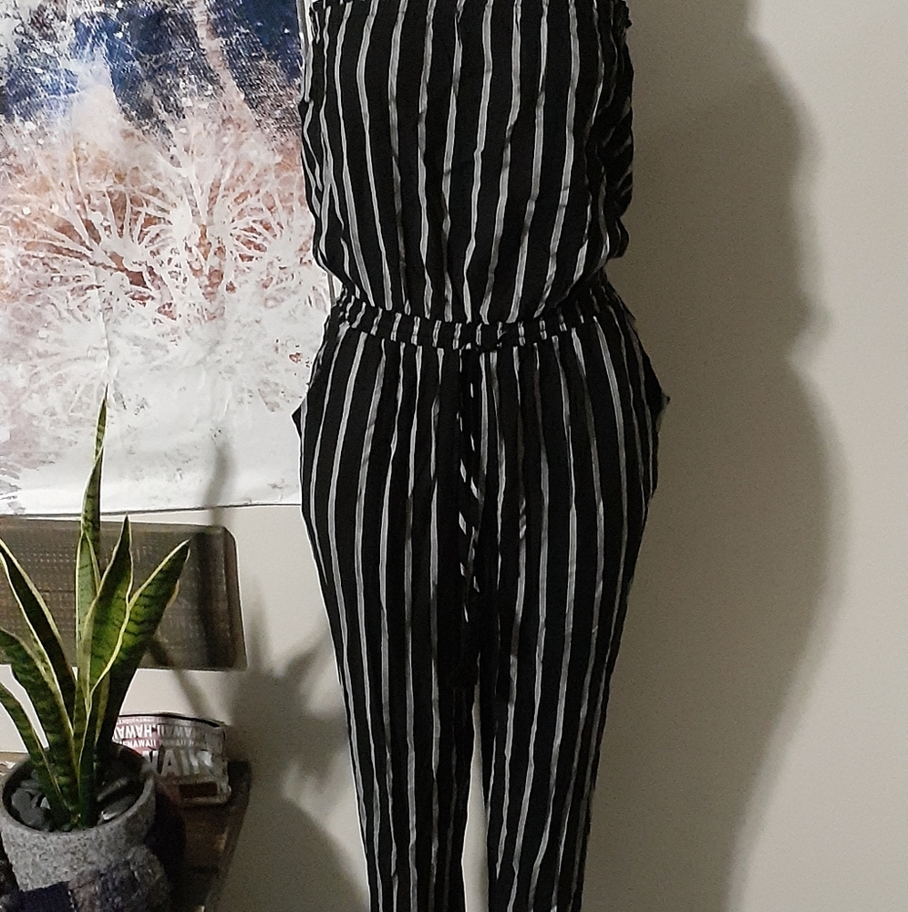 Forever 21 long jump suit black/white